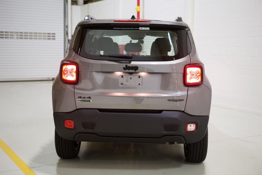  Jeep Renegade Night Eagle (BU) 2017 года  (LA) (фото 2 из 17)